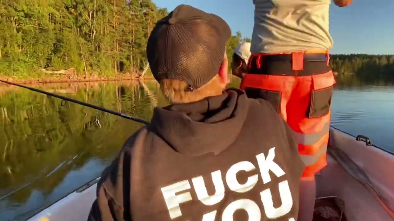 Får massor med fisk och två fiskespön går av!