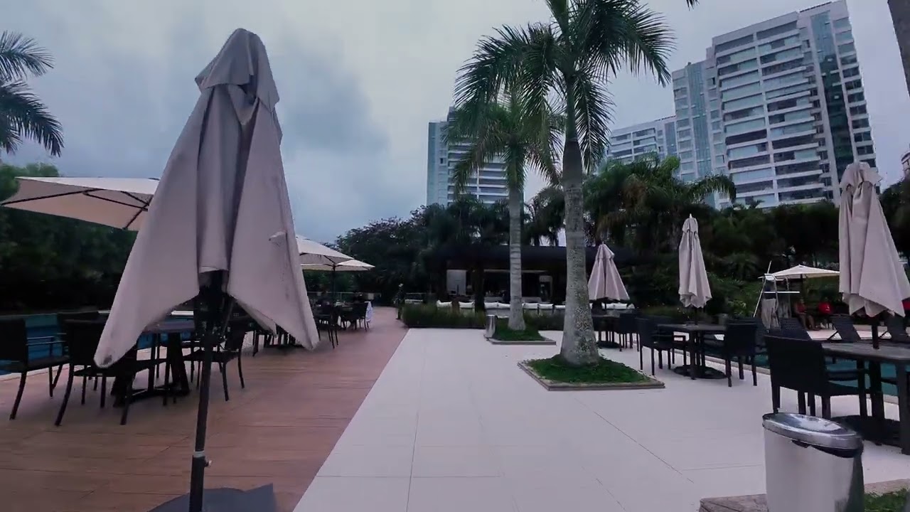 Visitando o vizinho que vai inaugurar.