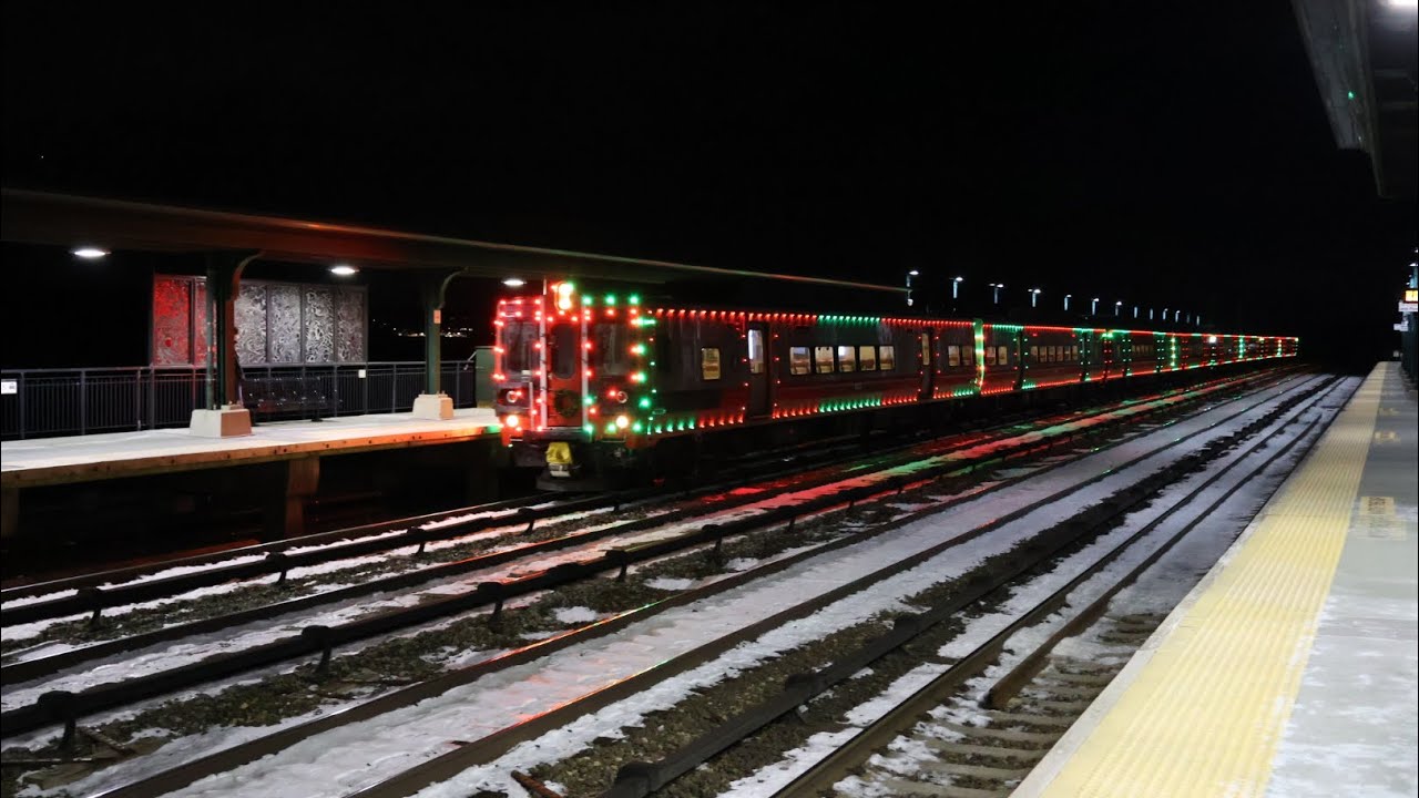 Winter Rail-fanning at Scarborough pt. 1 (featuring both metro north holiday trains)