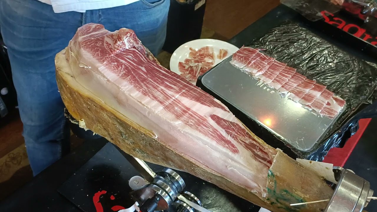Como cortar el jamón por la zona del hueso de la cadera