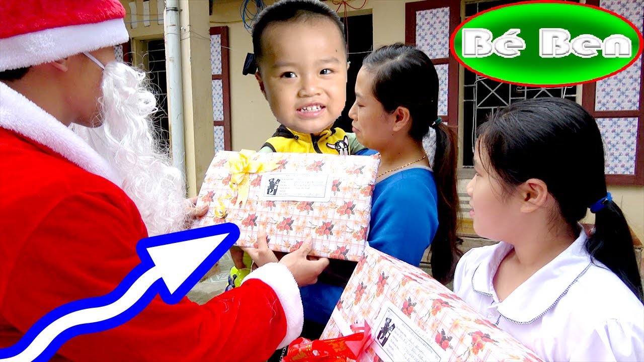 Bé Ben Mở Quà Giáng Sinh❤