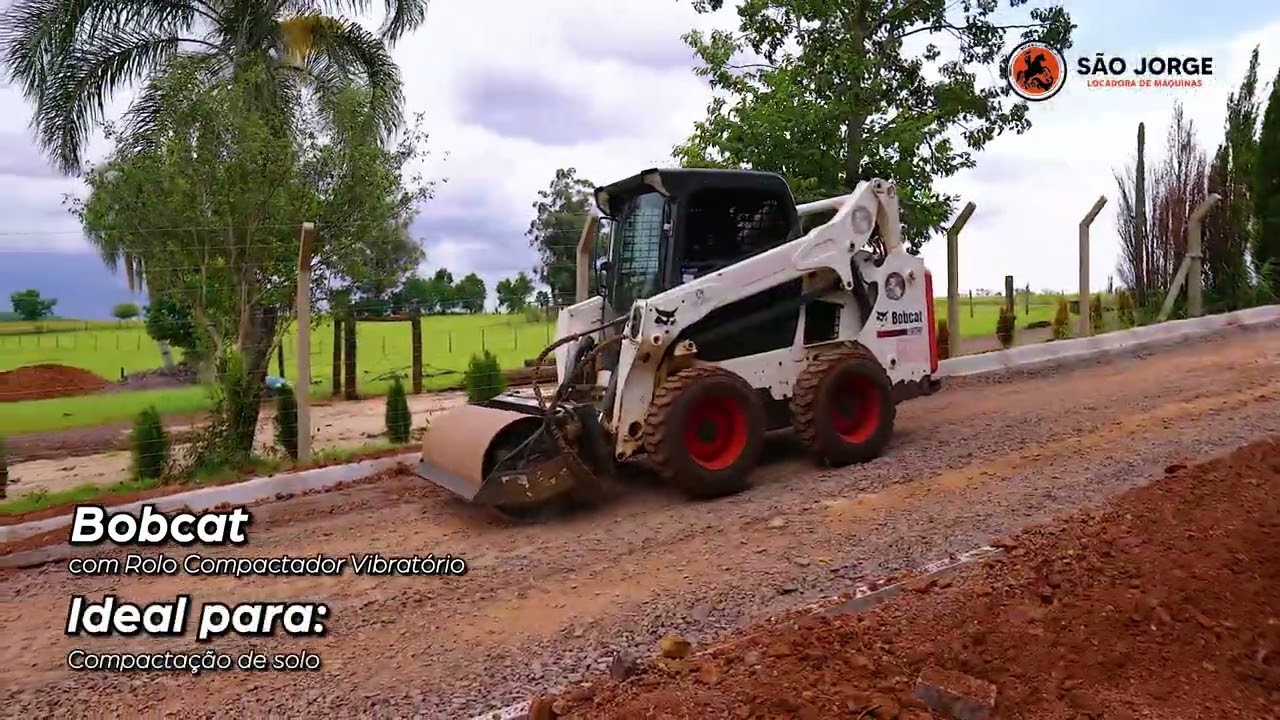 Minicarregadeira BOBCAT com ROLO COMPACTADOR VIBRAT&Oacute;RIO