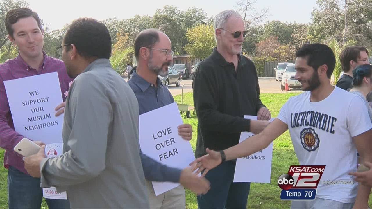 Supporters come together for pro-Muslim rally