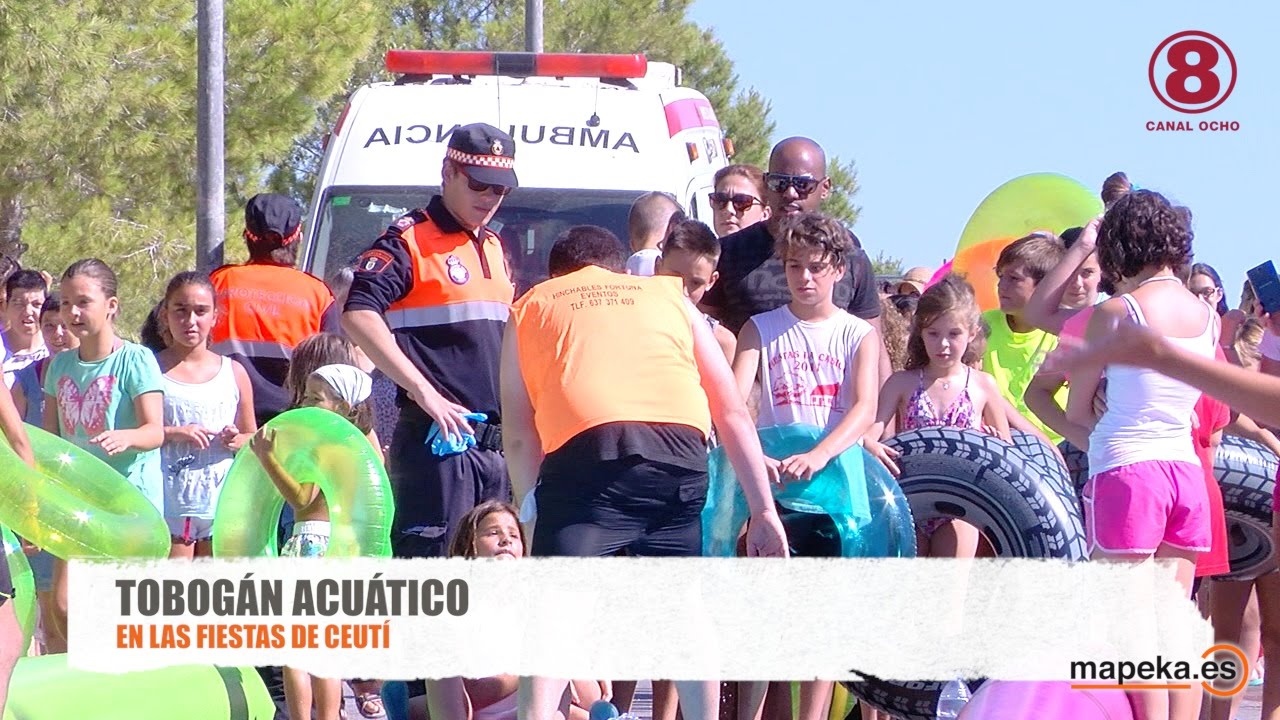 Diversión en el tobogán gigante acuático en las Fiestas de Ceutí 2016