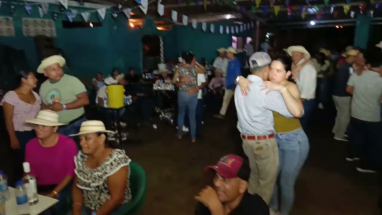 FIDEL DE LA CRUZ TEMA LA CURITA DE MIS MALES EN FIESTA DE JULIO GONZÁLEZ 2026