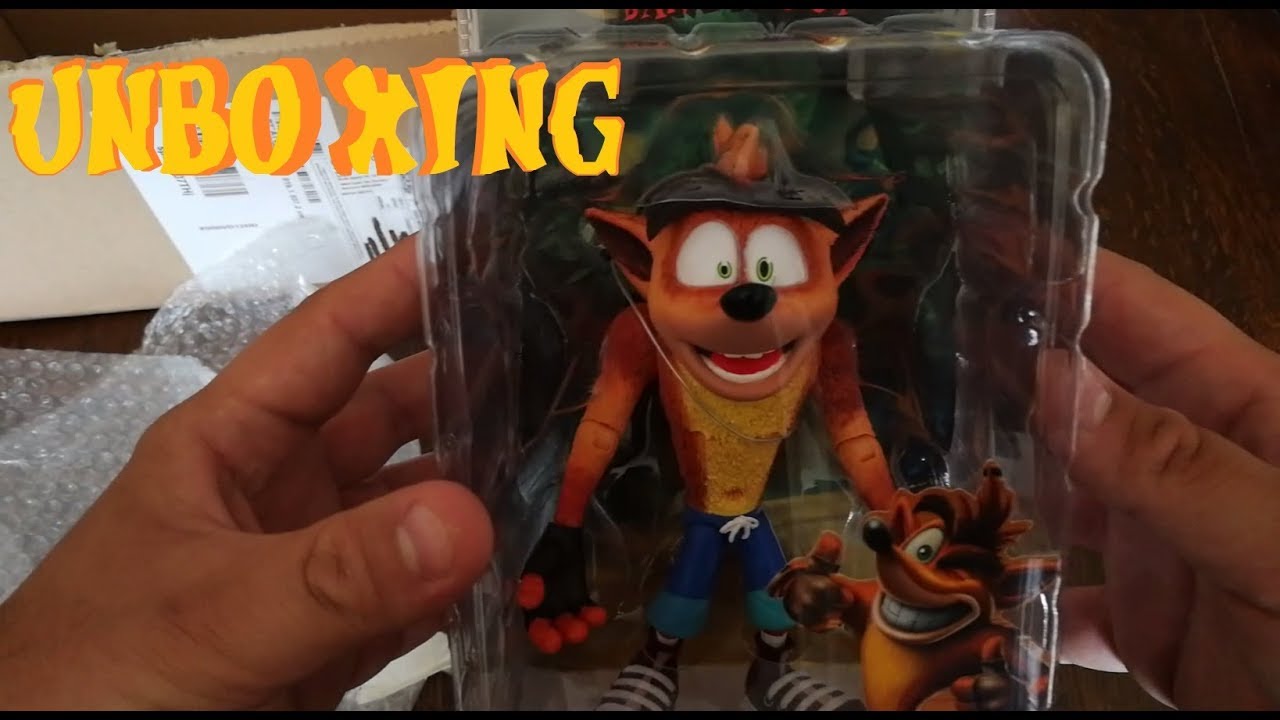 Unboxing figurine crash bandicoot NECA