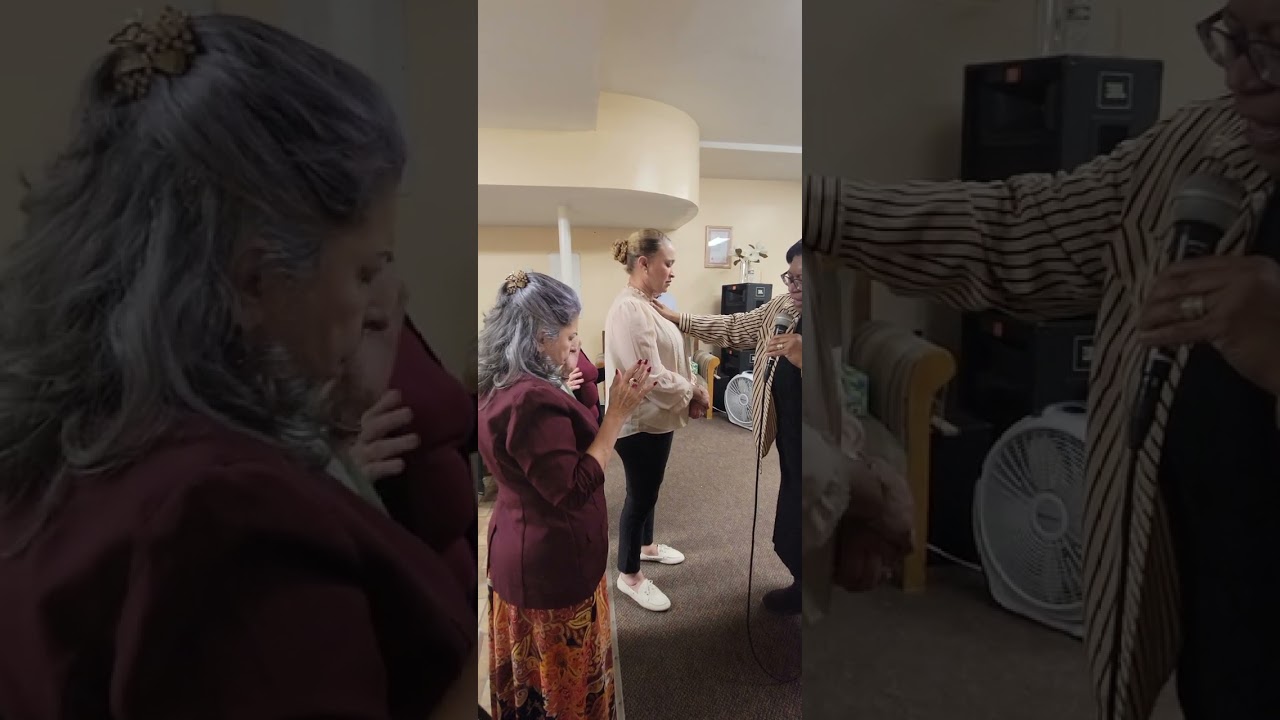 Cercano esta Jehova a los humildes y quebrantados de corazon. 