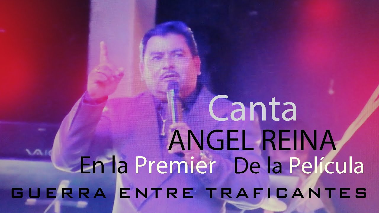 Angel Reina dedic&aacute;ndonos unas canciones en la premier de la pel&iacute;cula 