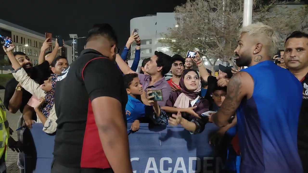 Live from Dubai : Fans gets Crazy for Hardik pandya / Hardik Meets Fans 