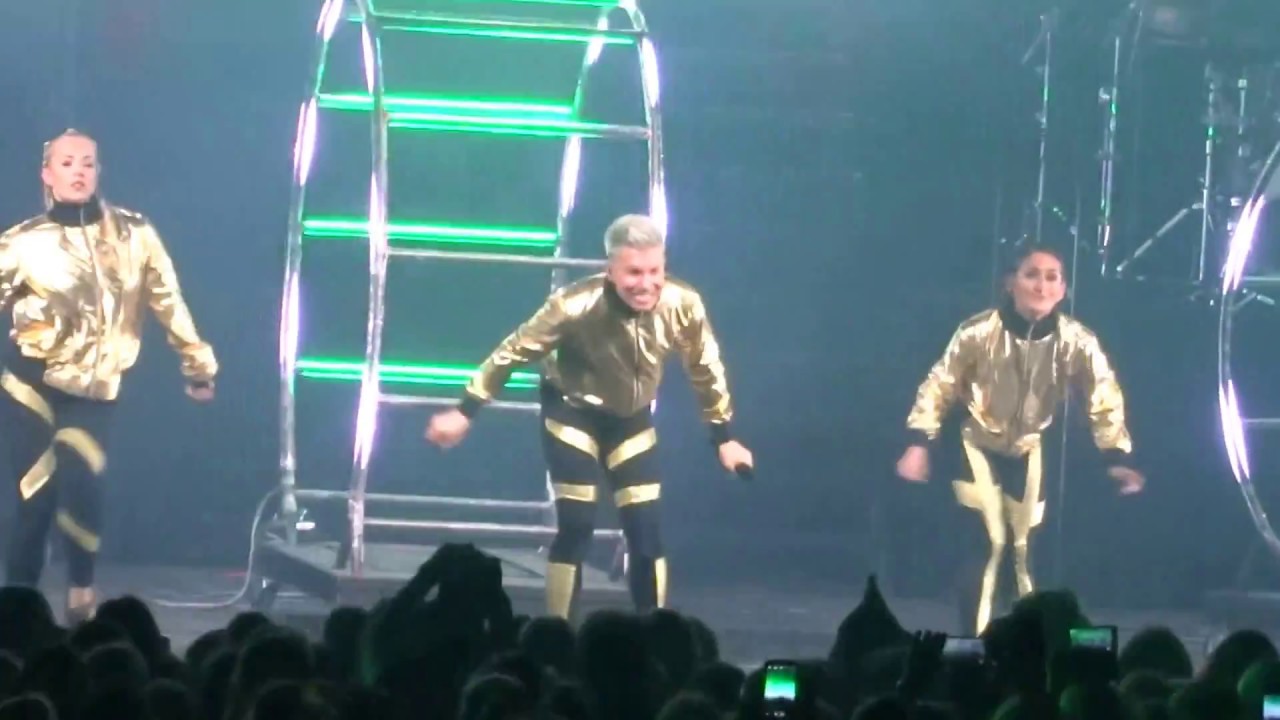 Antti Tuisku - Rahan takii & Levoton (Lappi Areena 14.4.2018)