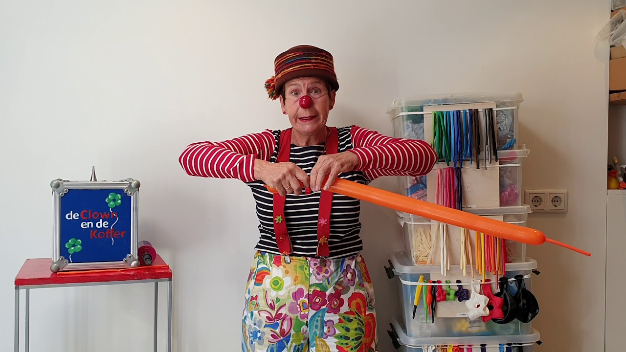 Clown Niekie uit Alkmaar. Hoe maak je een ballonhondje?