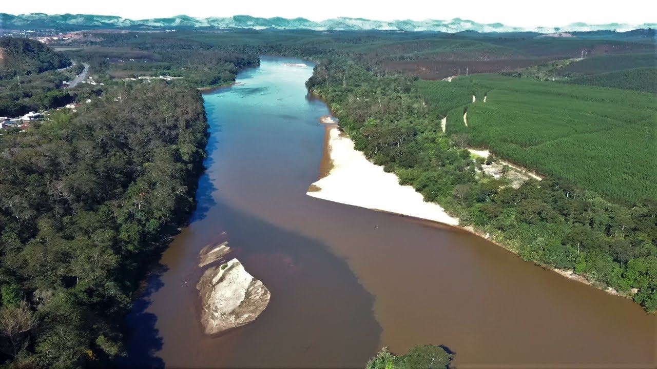 Visão aérea do encontro dos Rios Doce e Piracicaba e visão panorâmica- Bairro Castelo Ipatinga-MG