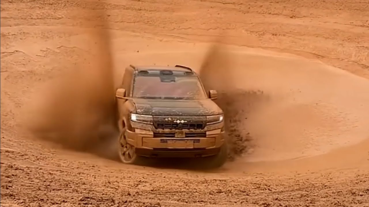 BYD Leopard 8 Mud Pit Off-Road Challenge &ndash; Can It Succeed?