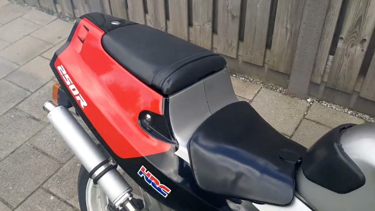 Honda NSR250 MC18-II revving