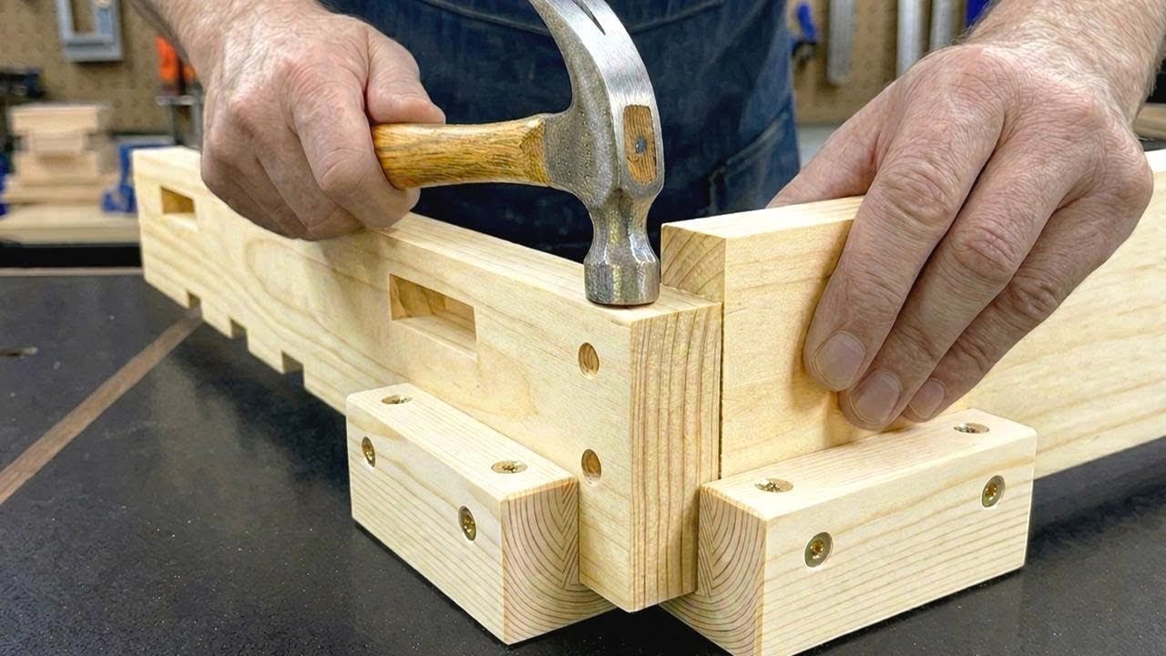 A 65-Year-Old Carpenter&rsquo;s Simple Invention for Perfect Wood Corners