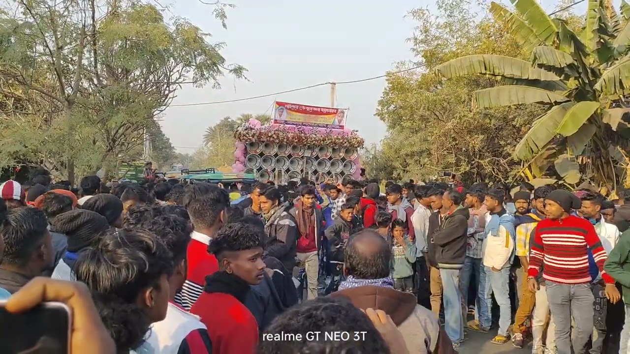 ক্ষেপিমা সাউন্ড বড় 30 আদিবাসী গানের সাথে বিট বাজিয়ে রোড শো করছে পাবলিকের ভির টা দেখো 