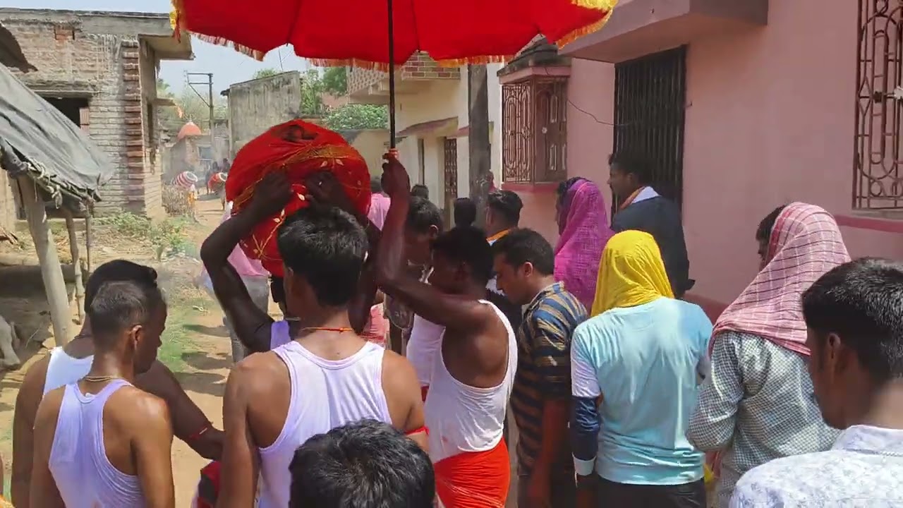 Chokthikre maa manasa nogor jatra to palan,||| চোখ ঠিকরে মা মনসা পলন যাওয়ার রাস্তায় \\
