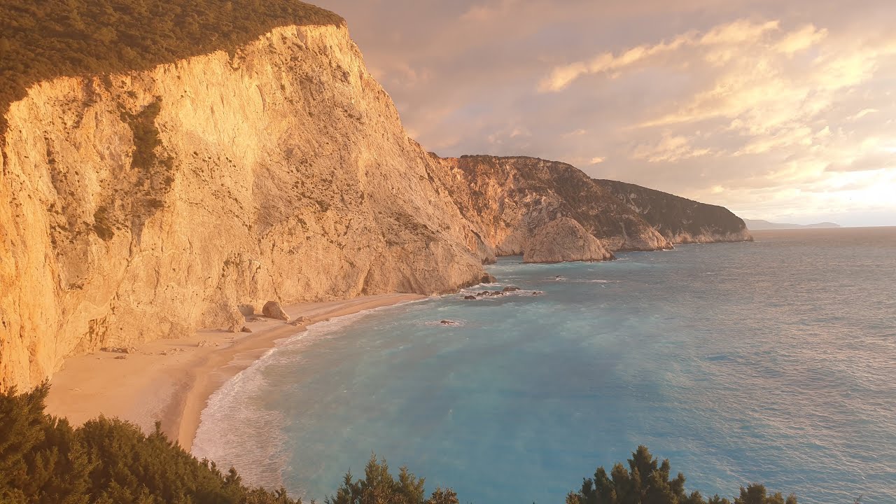 S1:A28 Grekland på smala bergsvägar till ön Lefkas vackraste strand