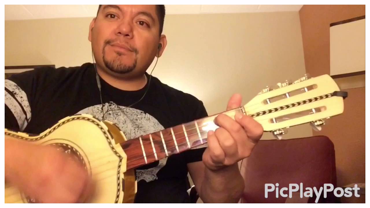 Mariachi Vargas de Tecalitlan. Dios nunca muere. Vihuela