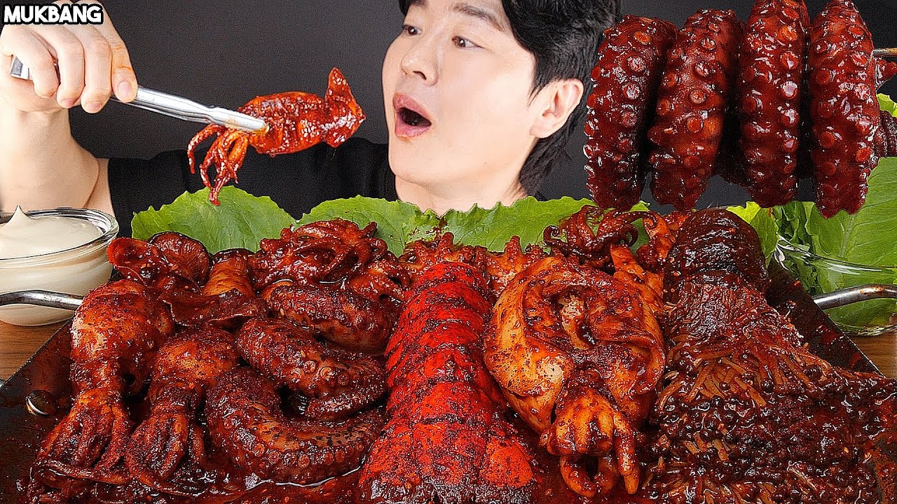 острые морепродукты и грибы SPICY SEAFOOD BOIL 🐙🦑 MUSHROOM EATING ASMR MUKBANG