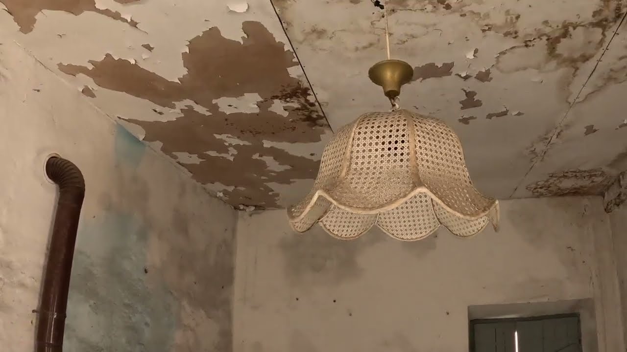 QUEL CHE RESTA DI UN ANTICA CORTE D ALTRI TEMPI