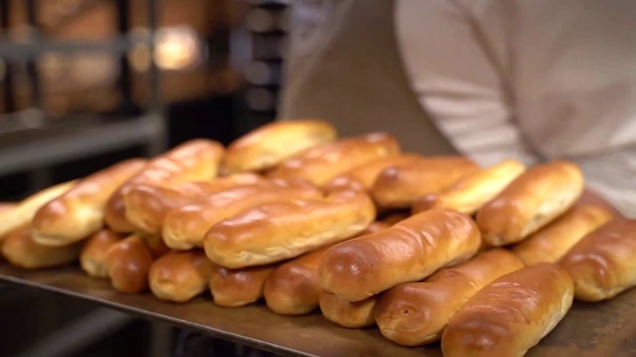 Koken met MenEric BACK2SCHOOL-SPECIAL Brabantse worstenbroodjes bakken bij een echte Bakkerij!