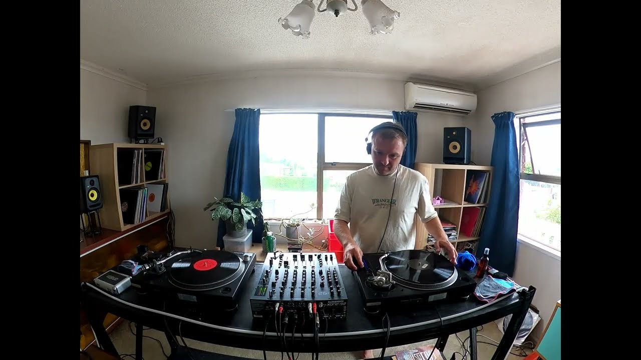 Drew30 – Groovy Underground House DJ Set ( all Vinyl )