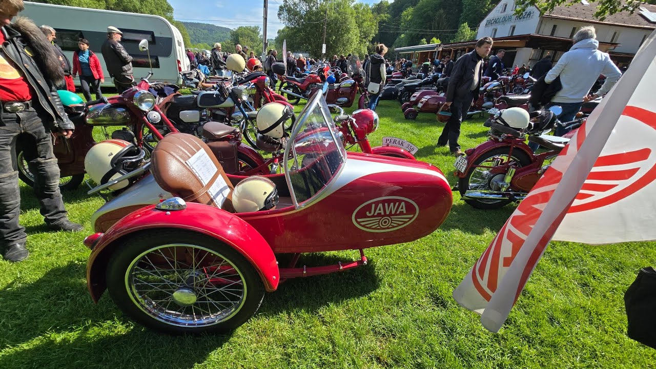 50. sraz motocyklů československé výroby u Zrcadlové kozy