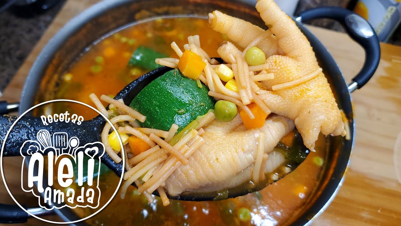 como hacer sopa de fideo con patitas de pollo | excelente colágeno natural | Recetas AleliAmada