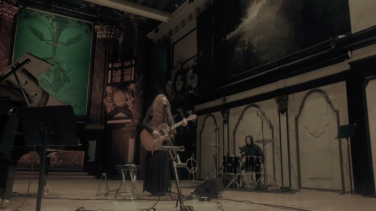 DARKHER - 'MOTHS' (Live acoustic at AMUZ Antwerp)