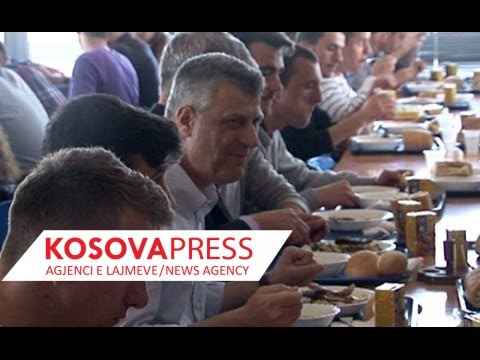 Thaçi pengohet në Mensën e Studentëve