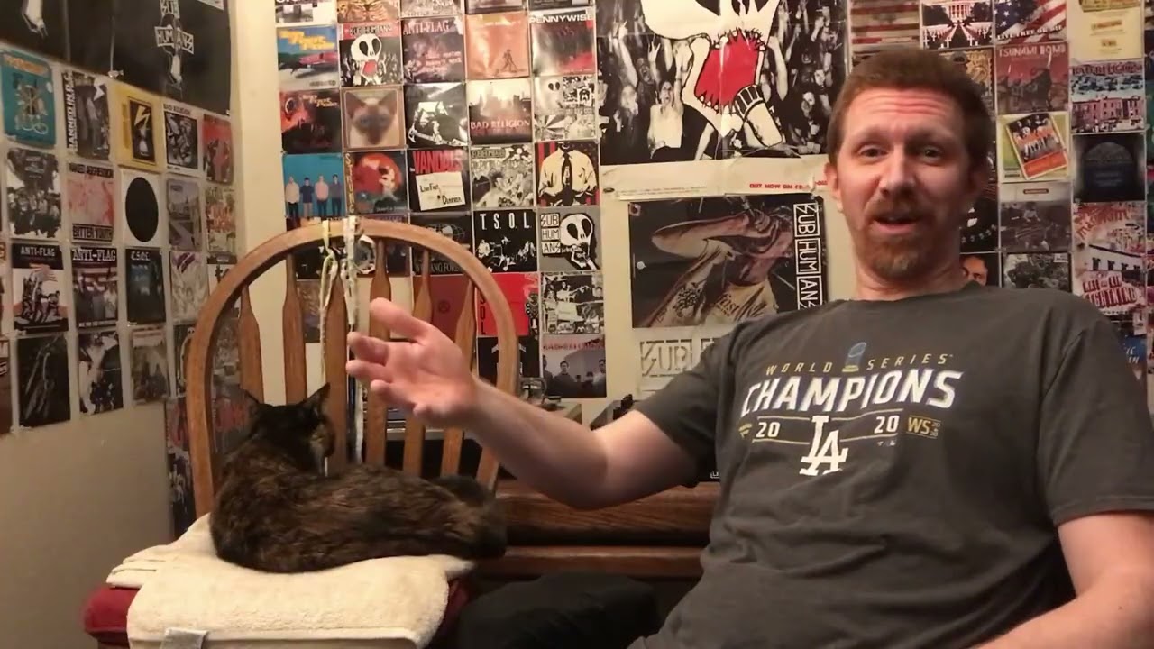 Shnootz - Reaction Video (Morrissey - [I'm] The End of the Family Line)