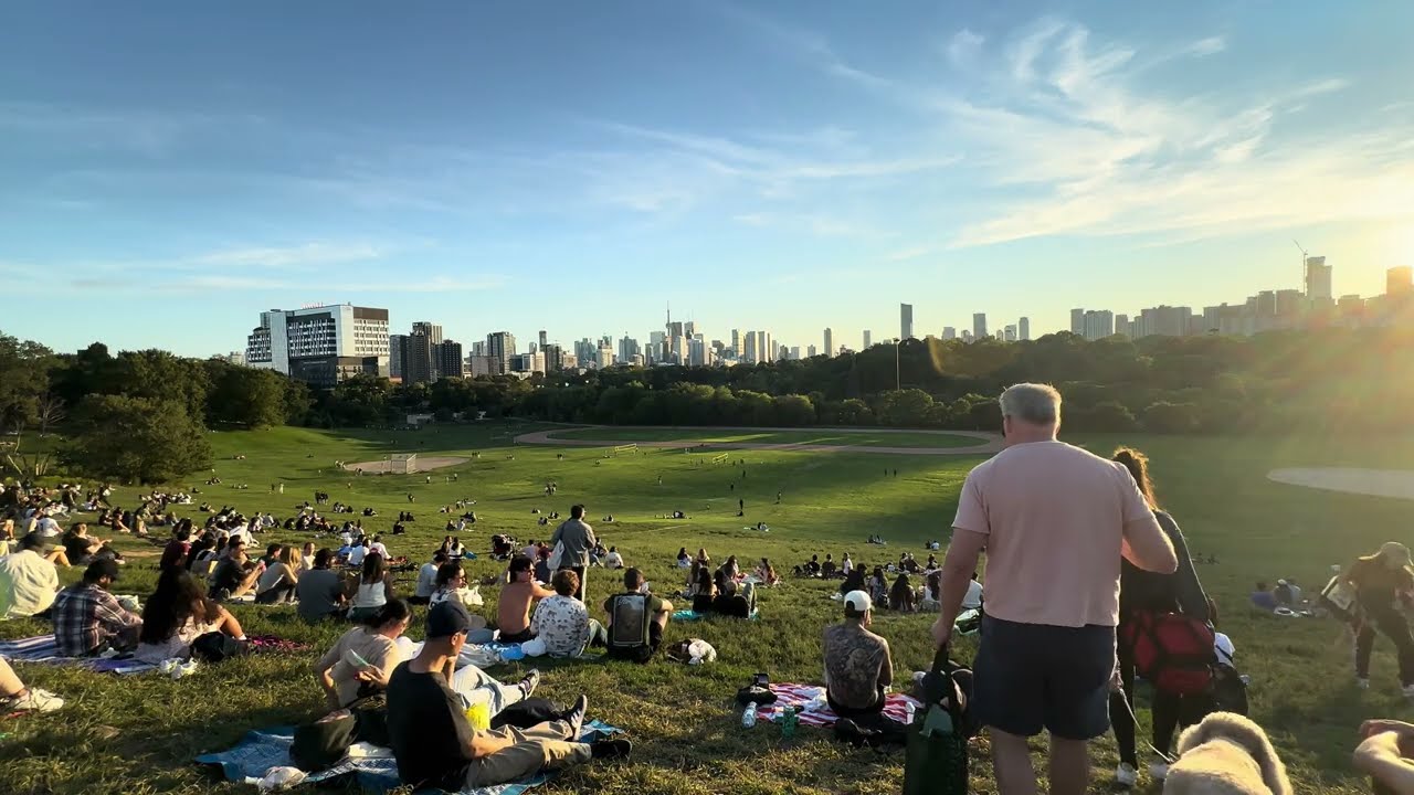 Toronto, Canada 🇨🇦 Sunset in Riverdale Park East 2025 4K