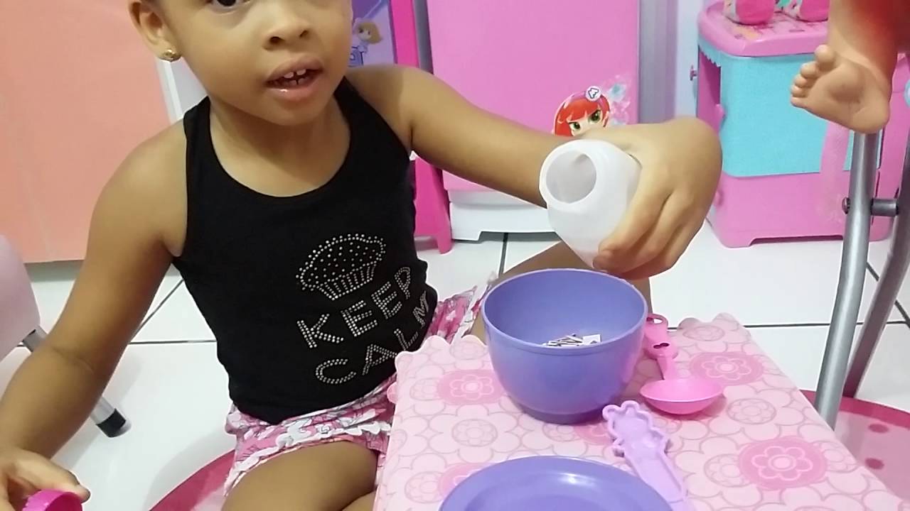 Fazendo cereal p/baby alive.