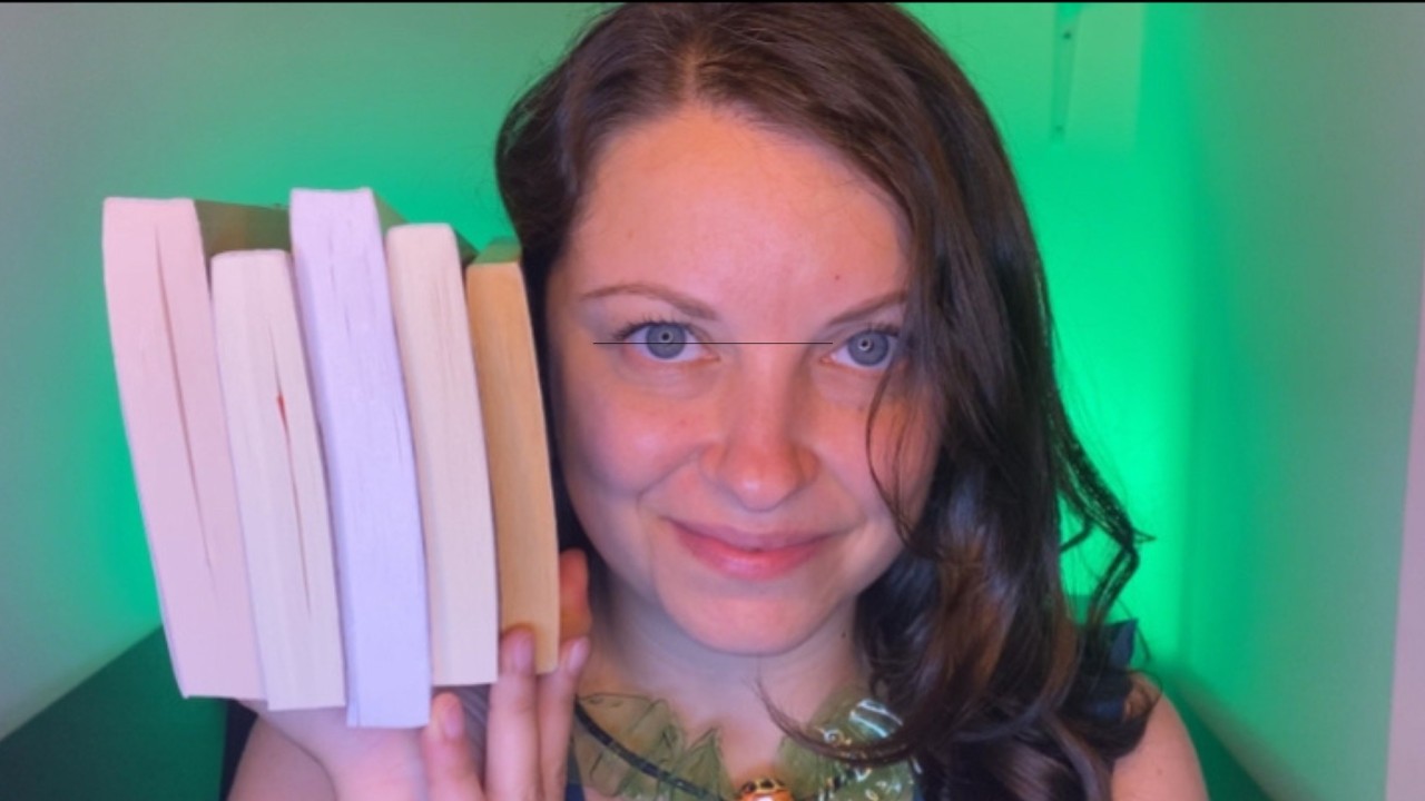 SE VUOI RILASSARTI, APRI IL VIDEO 📚 ASMR ITA 📚 recensioni + #clubdellibroASMR
