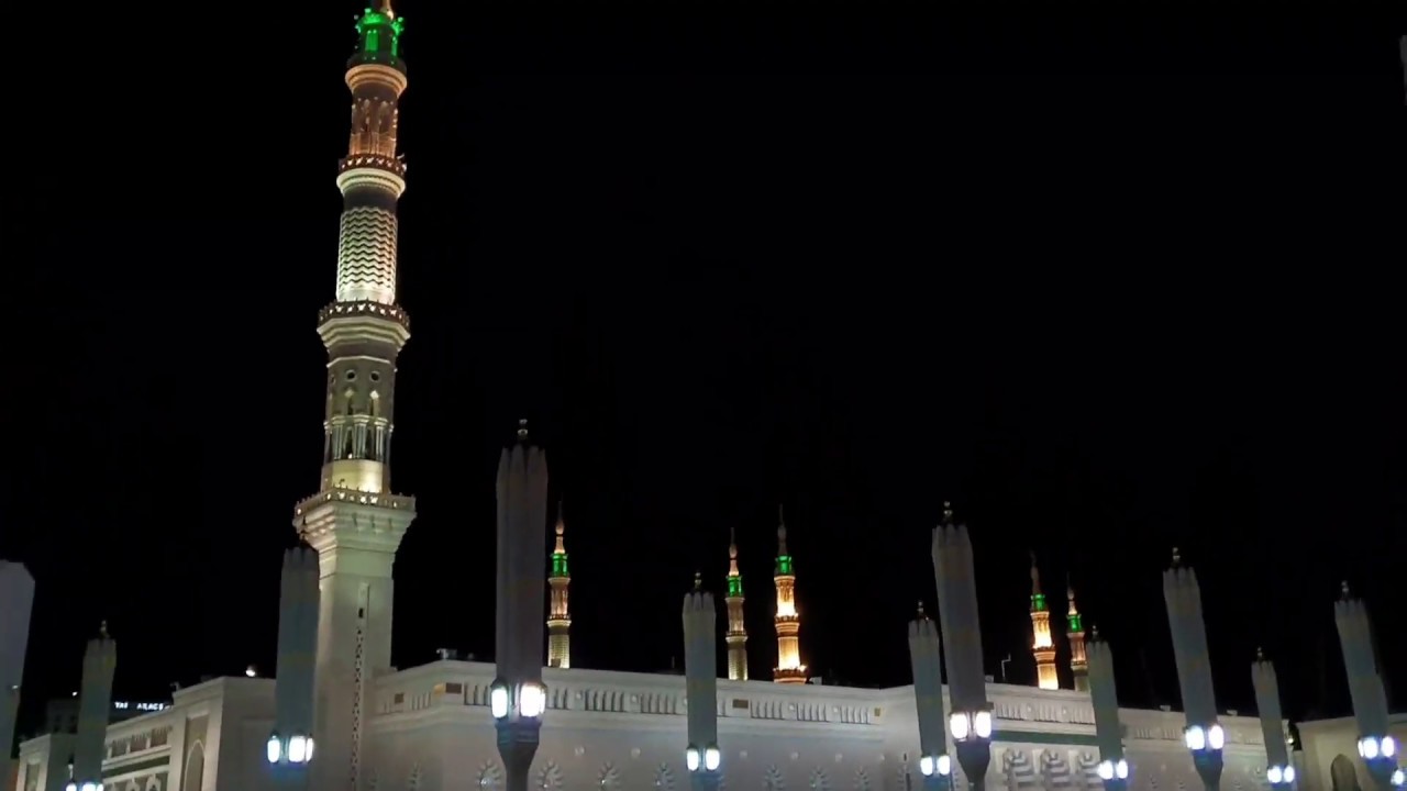 المؤذن مهدي بري يغرد بأندى الألحان وأعذب الأشجان في أذان الفجر الأول بالمسجد النبوي 1441