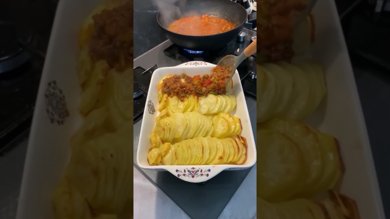 Akşam yeneklerinin vazge&ccedil;ilmezi olacak patates oturtma#yemektarifleri #etyemekleri