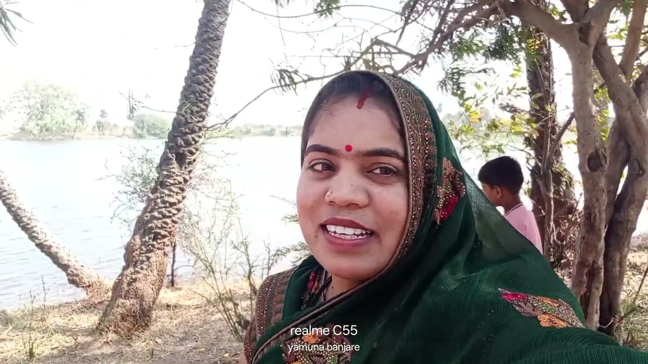 Talaab ke paas shiv mandir me pooja karne aaye hai 👍