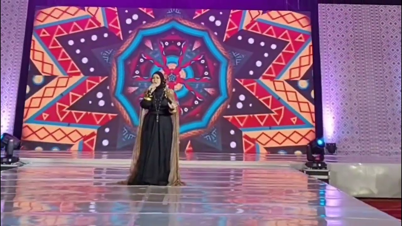MERDUNYA FIKOH MENYANYIKAN LAGU DAWAII DI ACARA FASHION DI PADANG
