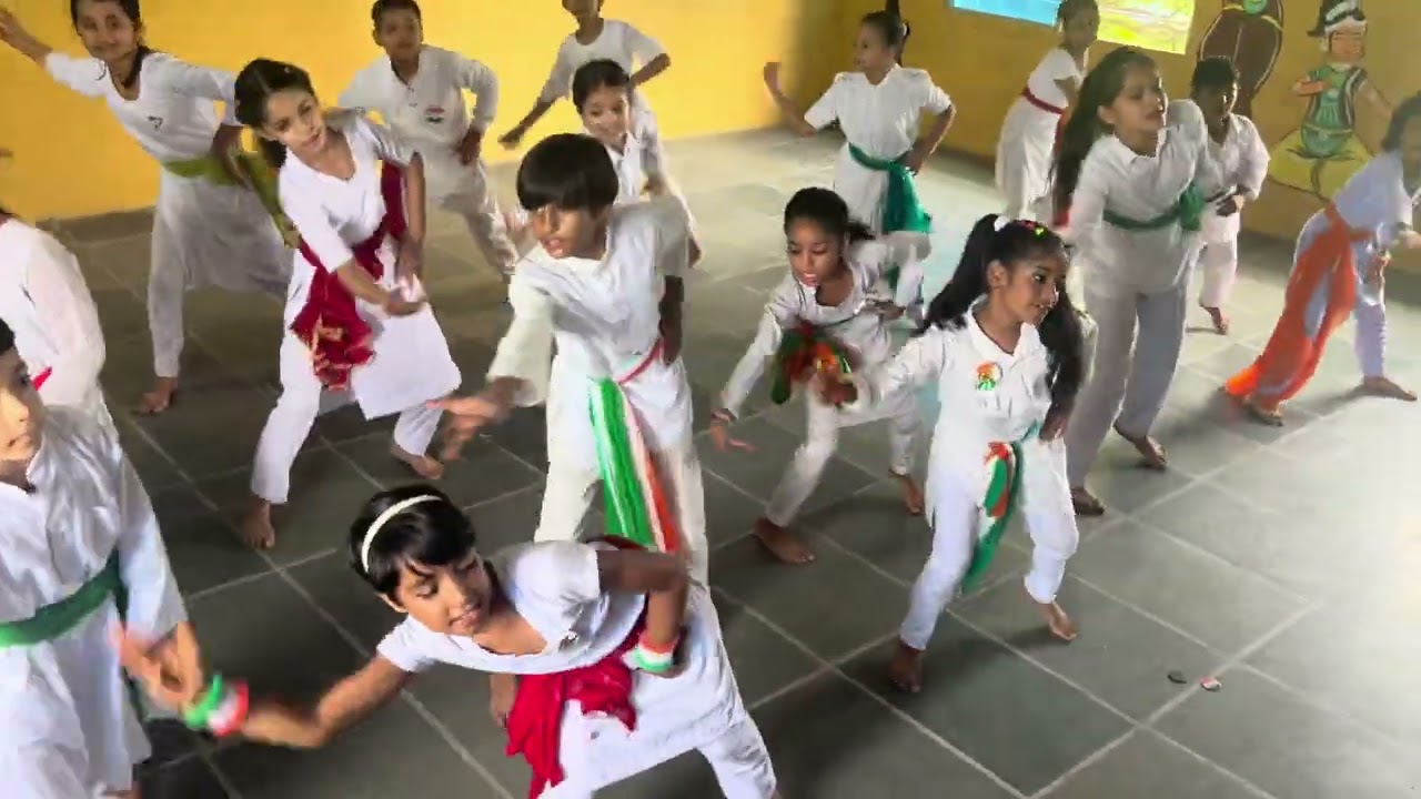 15 August performance covered by little  kids 👧 👶👶👶👶