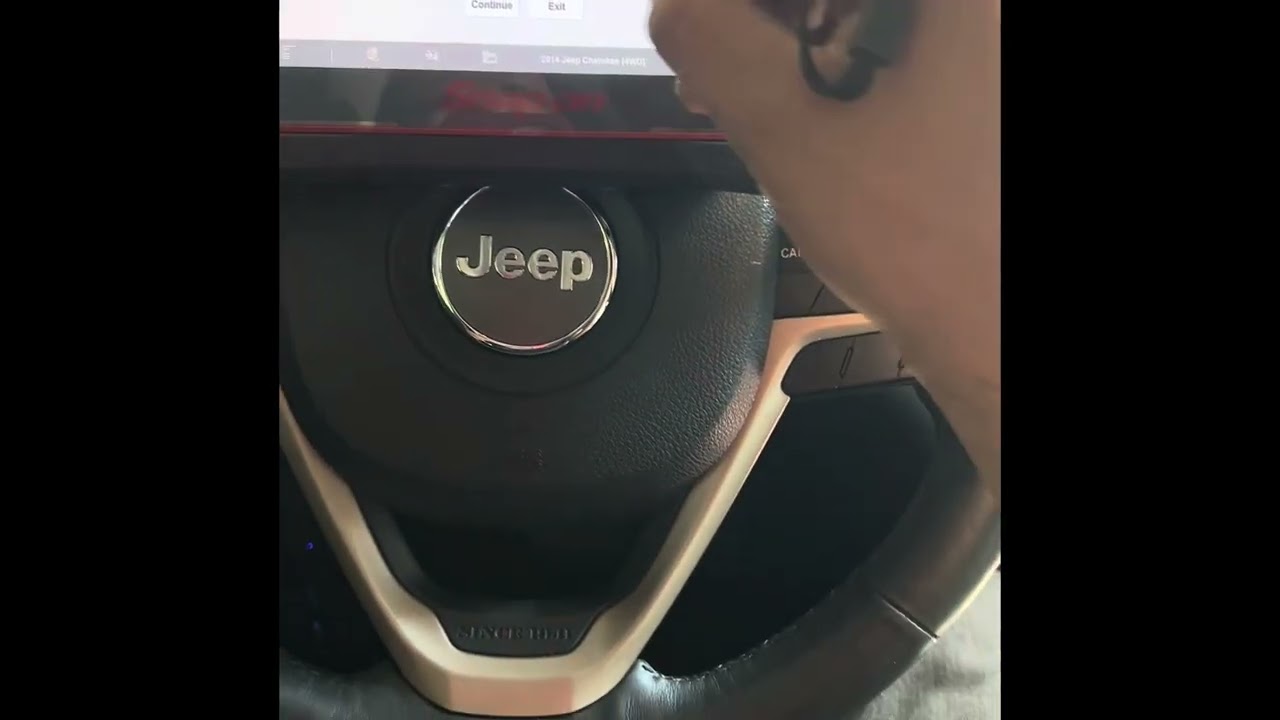 U0102-00 Lost Communication with transfer case. Luz llevar a servicio freno de mano. 2014 Cherokee