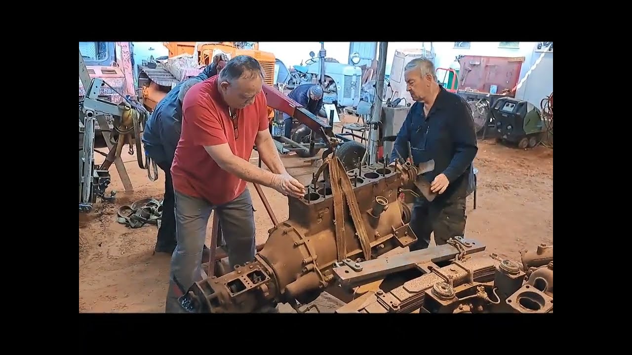 How a workshop of old tractors works  HUMBER 4X4