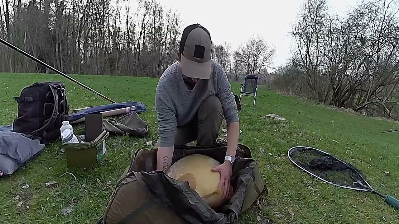 Episode 15  Coup du soir avec mon fils dans un étang difficile  de 10 hectare