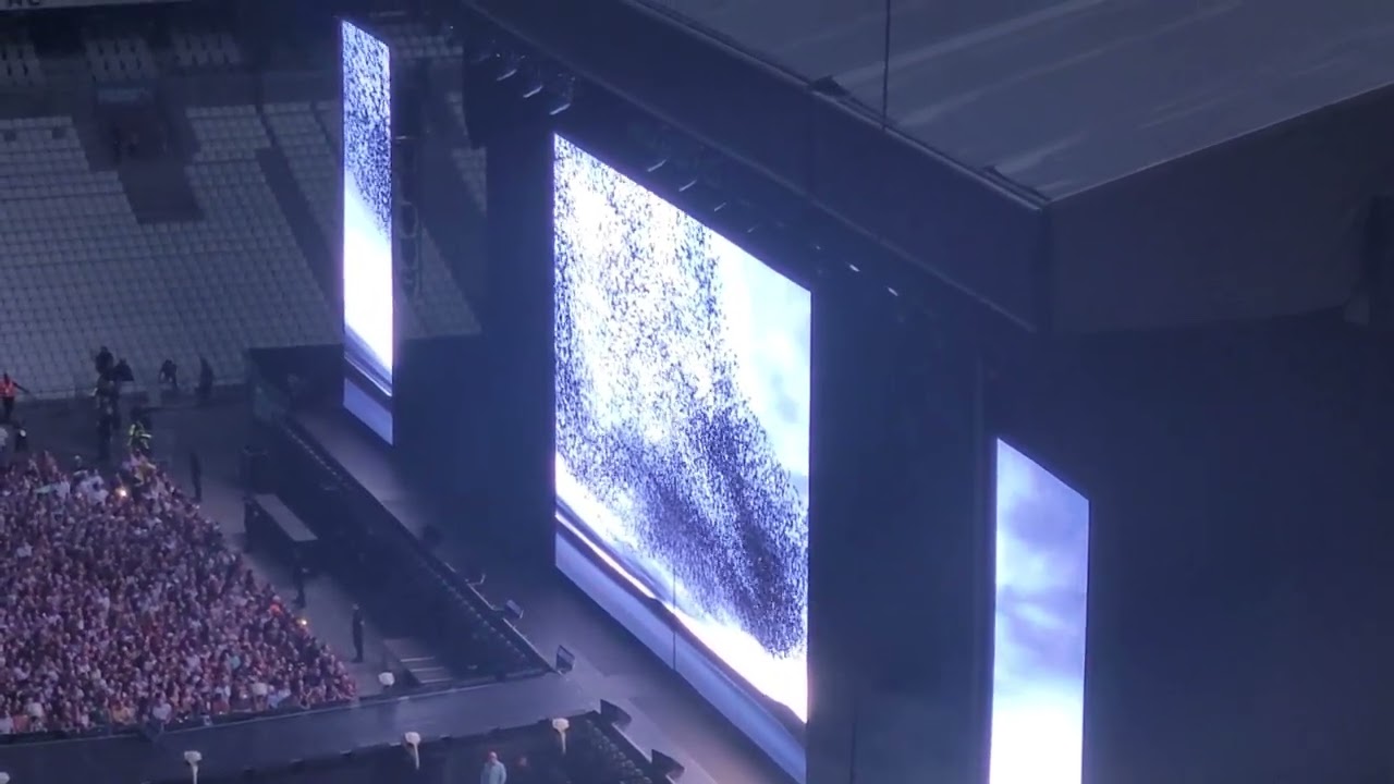 MYLENE FARMER INTRO + DU TEMPS VELODROME MARSEILLE 08 JUILLET 2023