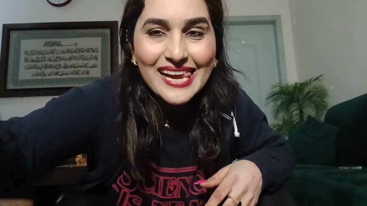 Aj ke vlog mein cat ko shower diya