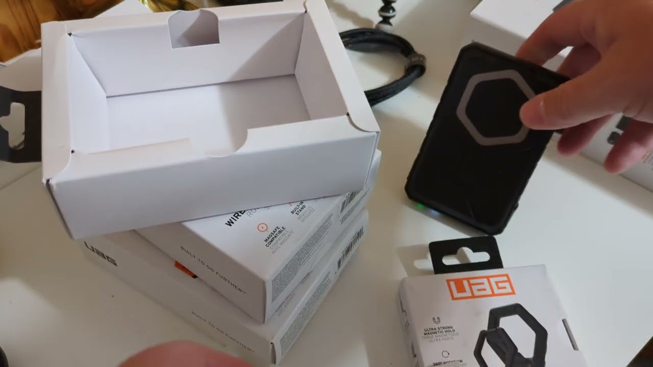 Unboxing UAG Rugged Power Bank with Stand