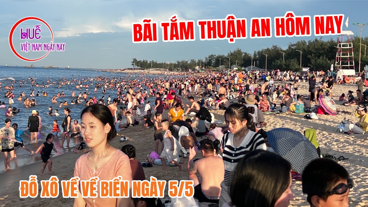 Bãi tắm Thuận An chiều tết Đoan Ngọ 2025