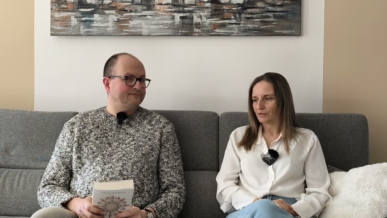 Pelesz Alexandra: Fényfonál - könyvátadás