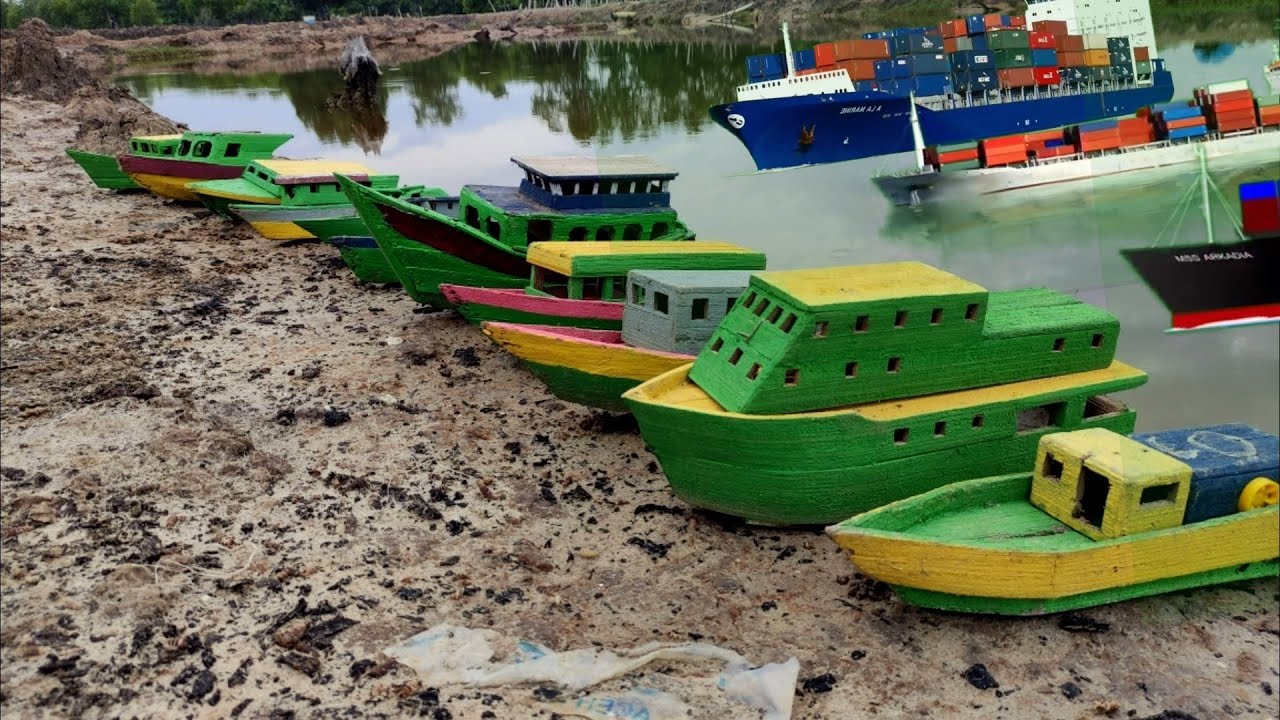 Review Speed Boat Berjalan, Kapal Container, Perahu