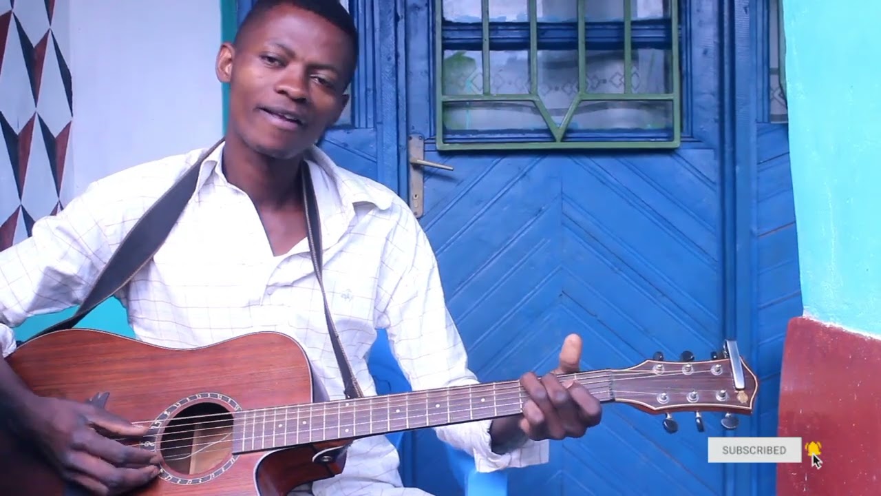 KARAHANYUZE: Bigenda tubireba ya Munyandamutsa Vincent Cover by Emmy Guitar